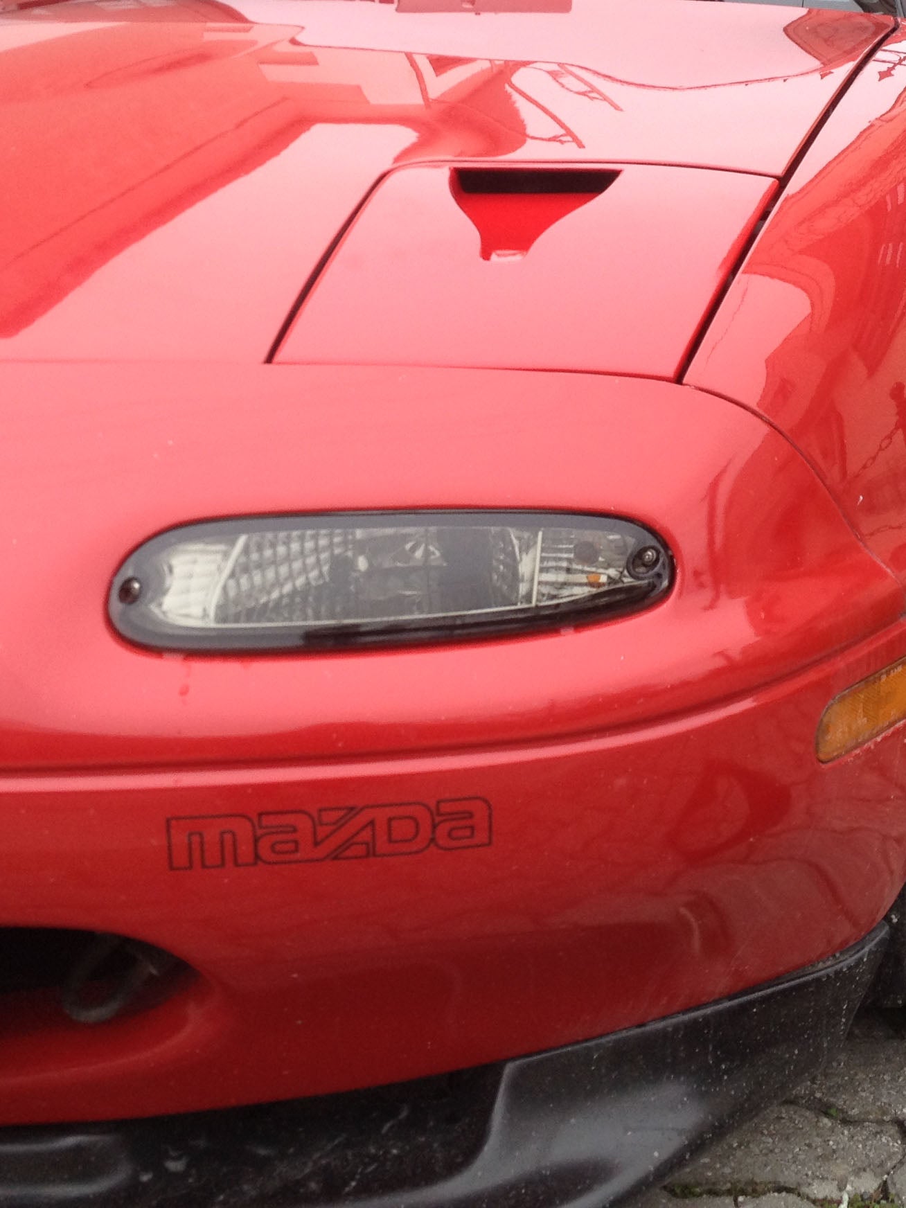 Smoked front indicator set installed on mazda mx5 miata front detailed view