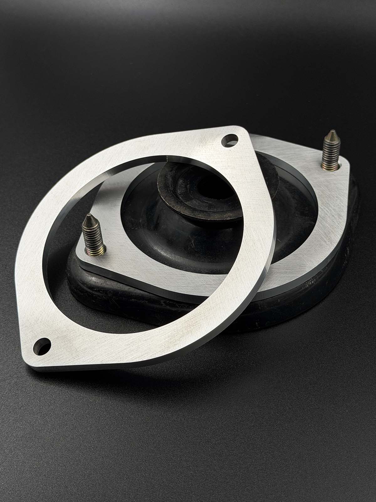 Top mount spacer detail